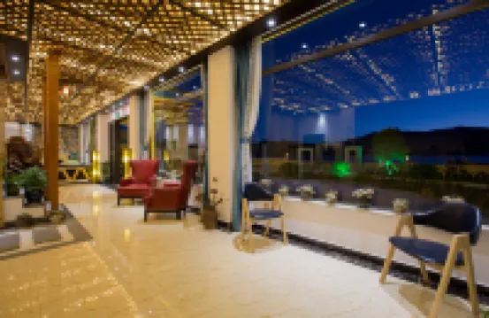 瀘沽湖雲上度假酒店（達祖情人灘店）