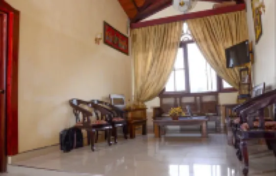 Ceyloni Lake Residency