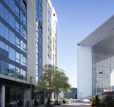 Renaissance Paris la Defense Hotel Отели рядом со станцией La Defense Station