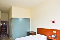 Warm Home Hotel (Nanyang Zhongjing Yinhe Times Square)