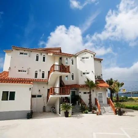 New beachscape pension jeju Отели рядом с достопримечательностью «Кольватмэул Пансатоп»