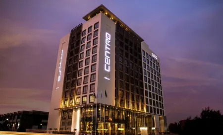 Centro Shaheen Jeddah by Rotana Отели рядом с достопримечательностью «Abbar and Zainy Building»