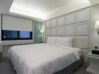 The Cloud Hotel Hotels near Dome of Light