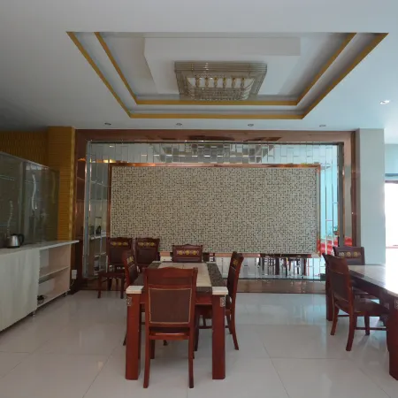 Hexian Affirmative Star Business Hotel