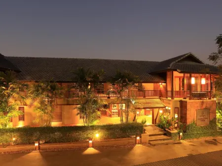 Baan Lapoon Hotel Отели рядом с достопримечательностью «Sun Watthanatham Changwat Lamphun Rongrian Suan Bun Yo Patham»