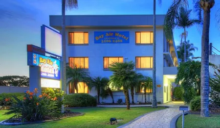 Cleveland Bay Air Motel Отели в г. Стредброук Айленд