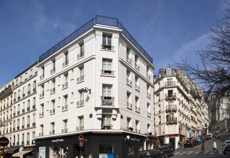 몽마르트르 레지던스의 주방이나 거실 공간