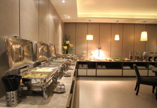 Homeinn Plus Hotel (Beijing Guangqumennei Subway Station Hongrun) Hotel Overview