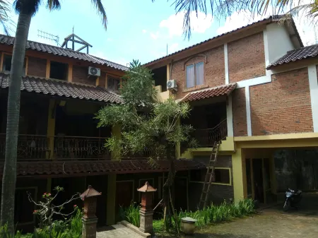 Padi Heritage Hotel Отели рядом с достопримечательностью «DUCK RC DDR»