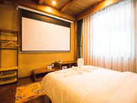 康定卡瓦拉酒店 - 藏式精致大床房