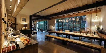 Kunming Luyin Fanghua Hotel Отели рядом с достопримечательностью «Geological Resources and Engineering Postdoctoral Floating Station of Kunming University of Science and Technology»