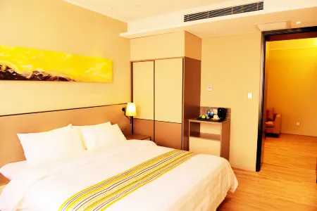 Homeinn Plus Hotel (Dunhua Railway Station) Отели рядом со станцией Dunhua Railway Station