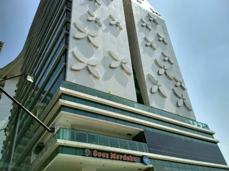 Best Western Premier la Grande Hotel Отели рядом с достопримечательностью «Bandung tour on bus (Bandros)»