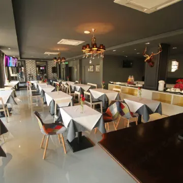 Taris Art Hotel Phrae