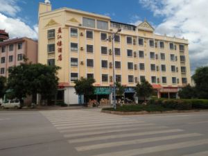 Jinggu Yingjianglou Hotel