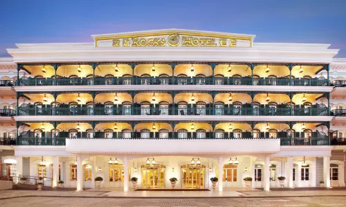 Rocks Hotel