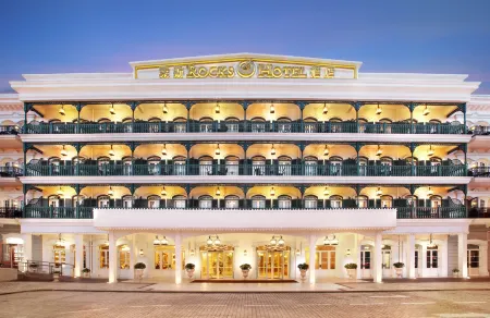 Rocks Hotel Отели рядом с достопримечательностью «Руины Святого Павла»