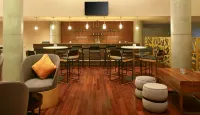 Hilton Garden Inn Bali Ngurah Rai Airport - Quầy bar