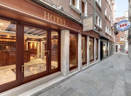 10 Best Hotels near Gallerie Centro Commerciale Auchan, Venice 2022 |  Trip.com