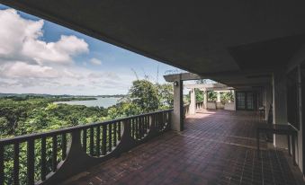 Cliffside View Hotel