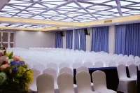 Grace Inn Hotel (Luozhuang Ginza Shopping Plaza)