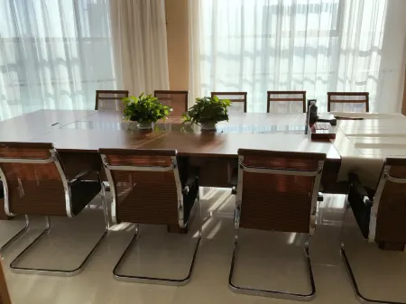 Zhenglanqi Mingshi Business Hotel Отели рядом с достопримечательностью «Baotou Light Industry Vocational Technical College Zhenglanqi Branch»