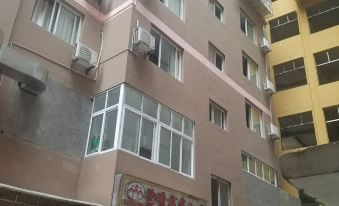 Yanjin Yunfeng Business Hotel