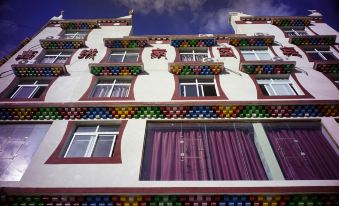 Jinchuan Jiarong Homeland Hotel