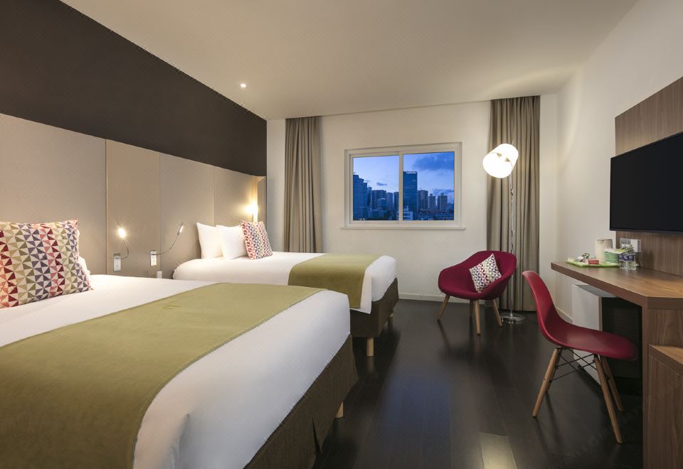 캄파닐레 호텔 상하이의 깔끔한 로비 모습