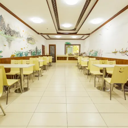 Super 8 Hotel Отели рядом со станцией Beihai Railway Station