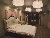 银川本丸主题体验酒店 - 绯色的恋歌主题大床房