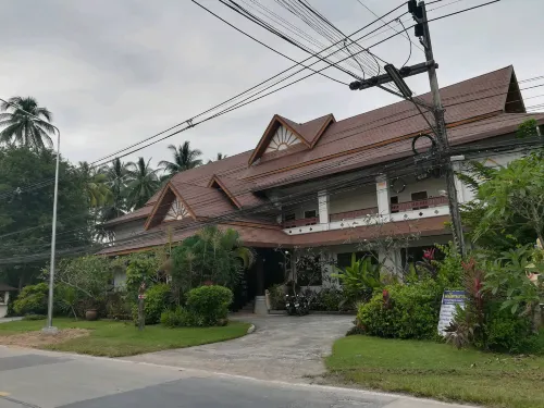 Kanok Buri Resort