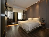 北京南锣鼓巷亚朵酒店 - 朵霾几木大床房