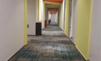 Wheat Smart Hotel (Kunming South High-speed Railway Station)