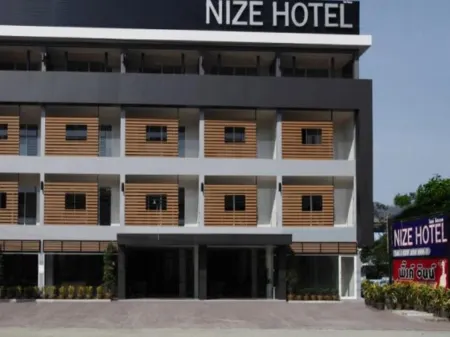 Nize Hotel Отели рядом с достопримечательностью «VR COMPUTER PHUKET»