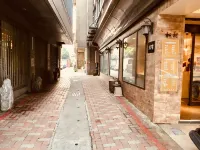 Red House & Old Lane - parcheggio