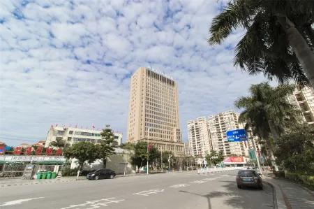 Clear Lake Hotel Отели рядом со станцией Shanwei Railway Station