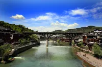 Fenghuang Renjia Stilted Building Chinese Inn - Inns