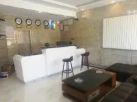 Xiangfulou Business Hotel Hotel di Gar County