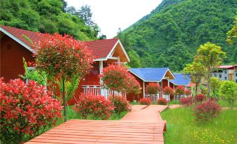 Q+ Balang Mountain Holiday Hotel