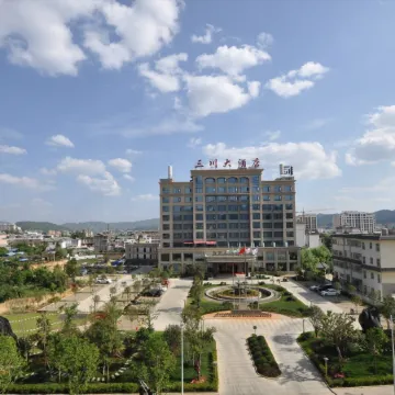 Changning Sanchuan Hotel