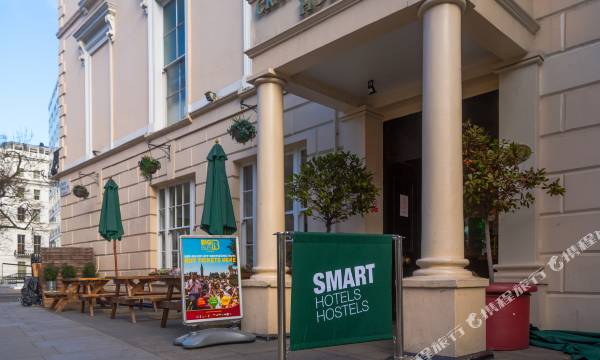 Smart Hyde Park View Hostel