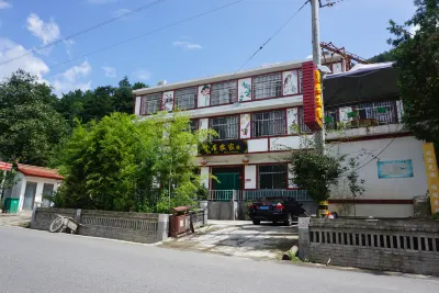 Foping County Youwei Chinese Inn Hôtels à proximité de : Foping Panda Valley