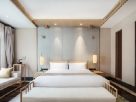 HUAQING PALACE RESORT & SPA Hotels near Huaqing Palace