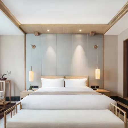 HUAQING PALACE RESORT & SPA
