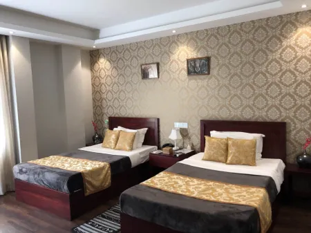 China Manor Hotel & Restaurant Отели рядом с достопримечательностью «Парк Вихарамахадеви»