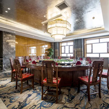Wuwei Xinglong Hotel (Leitai Scenic Area)