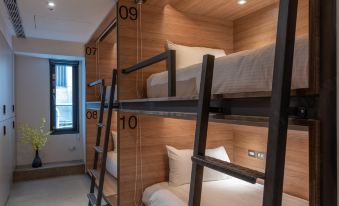 Bouti City Capsule Inn