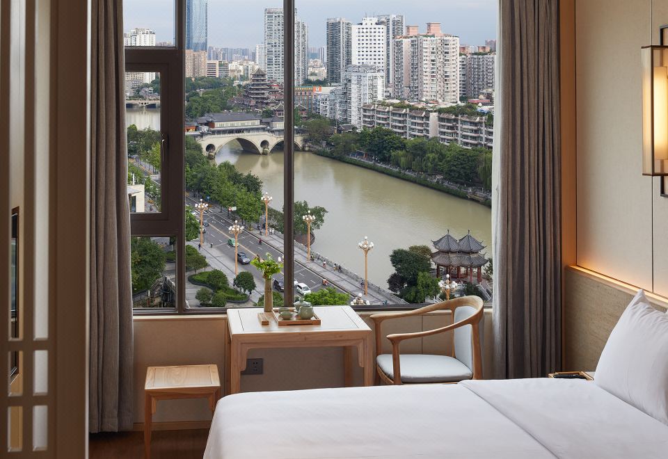 4. 더 히든 하우스..