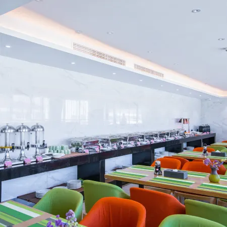 Tuke Global Hotel (Qingtian High-speed Railway Station)